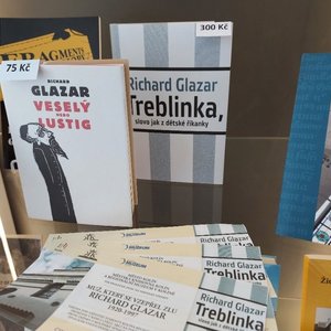 Aktuální výstava v synagoze:  MUŽ, KTERÝ SE VZEPŘEL ZLU Richard GLAZAR (1920-1997)